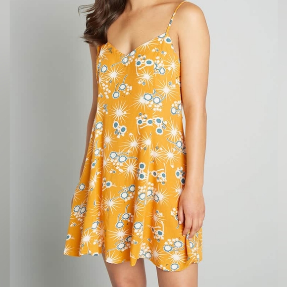 NEW Modcloth On Cloud Nineties Shift Dress Sunglasses Print Yellow Women M - Picture 2 of 11